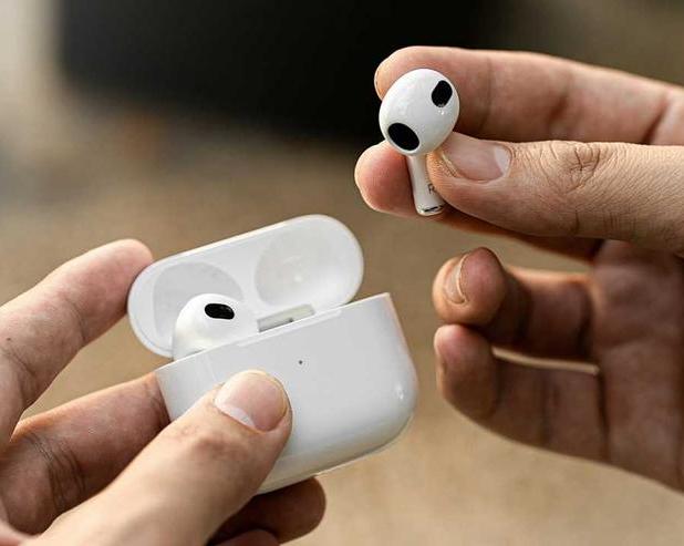 В сети появилась дата выхода AirPods с камерой / Аудио и звук / iXBT Live
