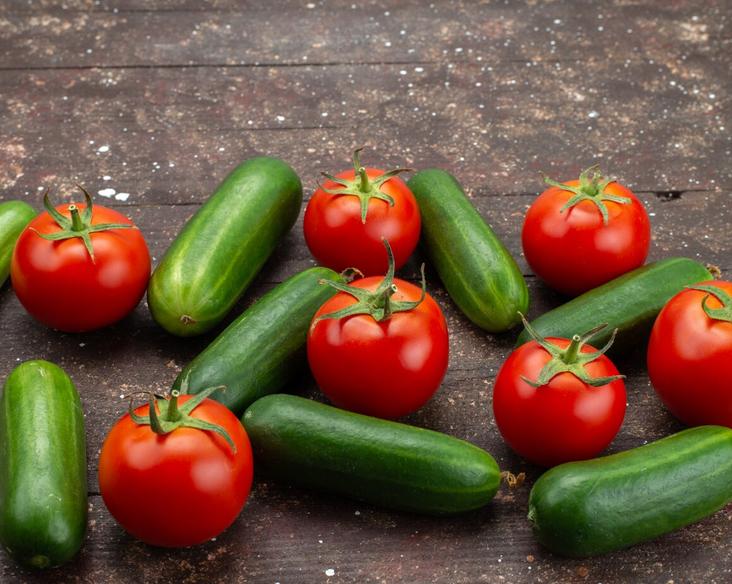 Почему нельзя класть помидоры с огурцами в один пакет и какие продукты нельзя хранить вместе / Оффтопик / iXBT Live
